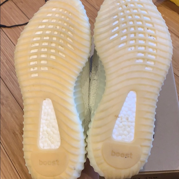 Yeezy 350 v2 butter - Picture 6 of 7
